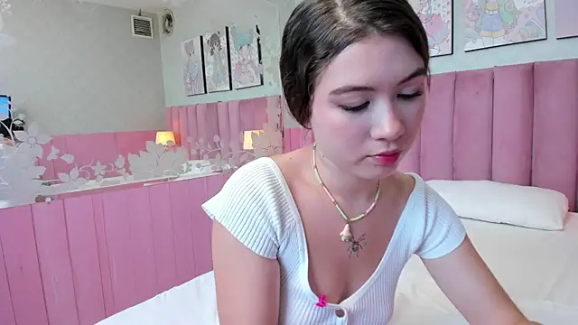 Hellencute18  online show from April 2026 07:04:02 PM