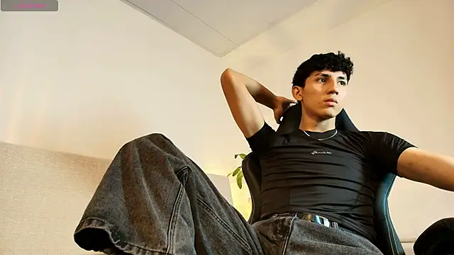 Snapshot of Valentino_Rey chatting on April 2026 12:30:02 PM Valentino Rey online show from April 2026 12:30:02 PM
