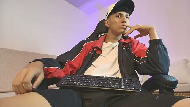 Snapshot of Valentino_Rey chatting on April 2026 12:09:02 PM Valentino Rey online show from April 2026 12:09:02 PM