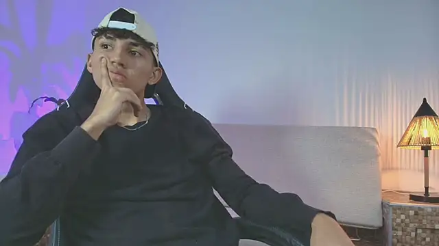 Snapshot of Valentino_Rey chatting on May 2026 12:10:01 PM Valentino Rey online show from May 2026 12:10:01 PM