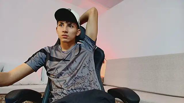 Snapshot of Valentino_Rey chatting on May 2026 12:24:02 PM Valentino Rey online show from May 2026 12:24:02 PM