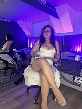 Snapshot of Jenifer_cruz chatting on May 2026 05:27:01 AM Jenifer cruz online show from May 2026 05:27:01 AM