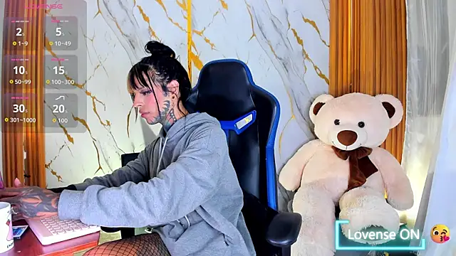 Snapshot of Dafne_kee chatting on April 2026 03:33:02 AM Dafne kee online show from April 2026 03:33:02 AM