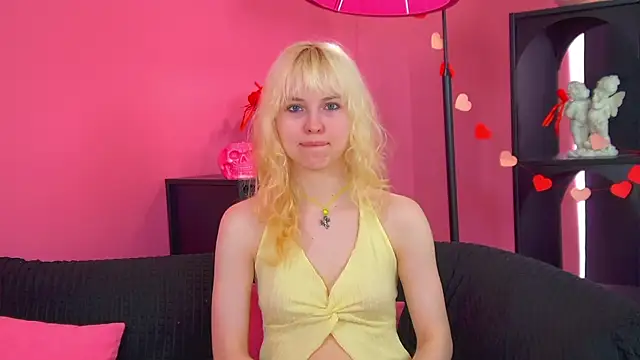 Snapshot of HannahHollis chatting on June 2026 06:27:02 AM HannahHollis online show from June 2026 06:27:02 AM
