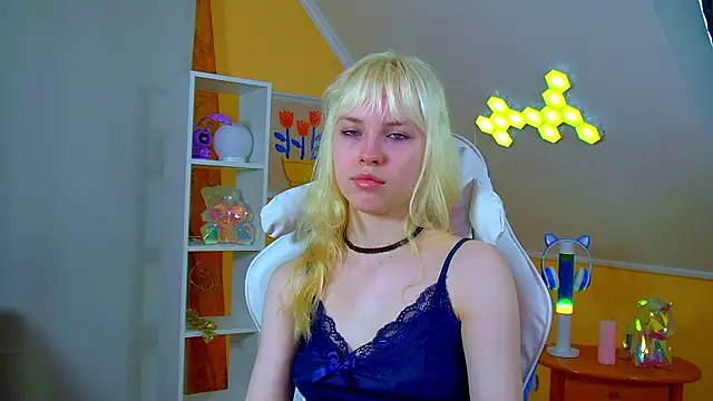 Snapshot of HannahHollis chatting on July 2026 06:26:02 AM HannahHollis online show from July 2026 06:26:02 AM