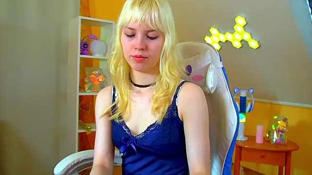 Snapshot of HannahHollis chatting on July 2026 06:08:02 AM HannahHollis online show from July 2026 06:08:02 AM