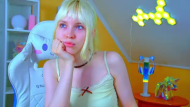 Snapshot of HannahHollis chatting on July 2026 06:21:02 PM HannahHollis online show from July 2026 06:21:02 PM