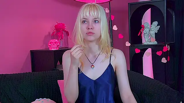 Snapshot of HannahHollis chatting on July 2026 06:06:02 AM HannahHollis online show from July 2026 06:06:02 AM