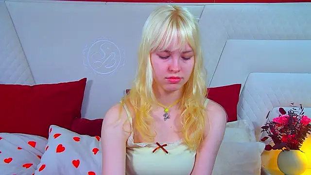 Snapshot of HannahHollis chatting on July 2026 06:11:02 AM HannahHollis online show from July 2026 06:11:02 AM