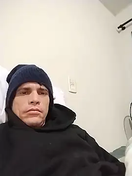 Bruno13travieso online show from May 2026 01:59:01 PM