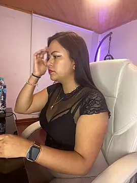 MIA ROSSEEE online show from April 2026 03:26:02 PM