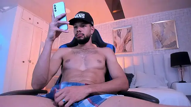 Snapshot of cero_khalifa chatting on May 2026 02:33:01 PM cero khalifa online show from May 2026 02:33:01 PM