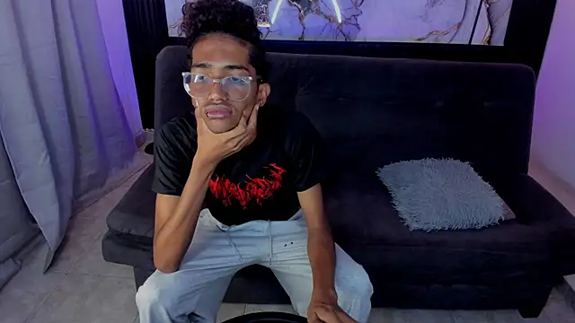 triiangel latinboy online show from May 2026 12:57:02 PM