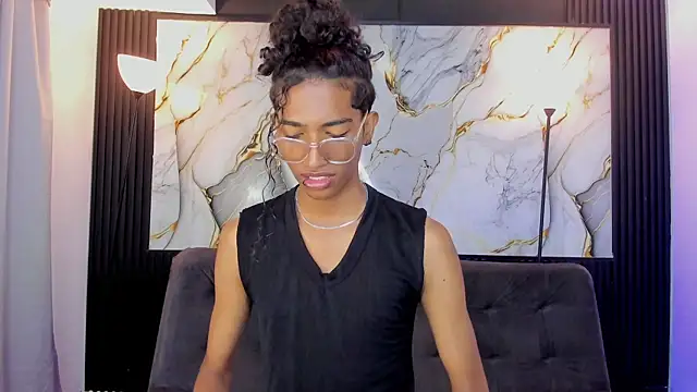 triiangel latinboy online show from June 2026 12:31:02 PM
