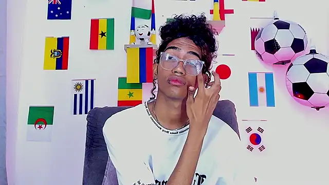 triiangel latinboy online show from July 2026 12:11:01 PM