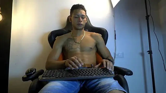 Snapshot of nicolas_valmont chatting on July 2026 07:55:01 PM nicolas valmont online show from July 2026 07:55:01 PM