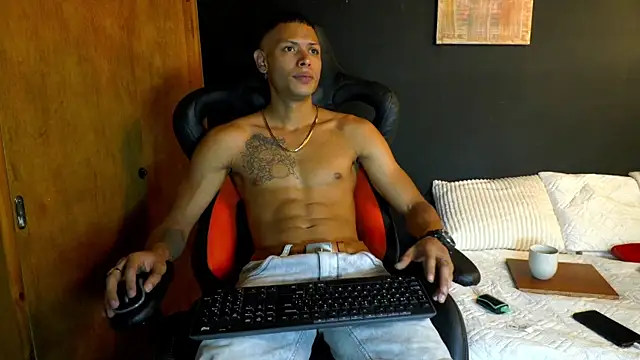 Snapshot of nicolas_valmont chatting on July 2026 08:01:02 PM nicolas valmont online show from July 2026 08:01:02 PM
