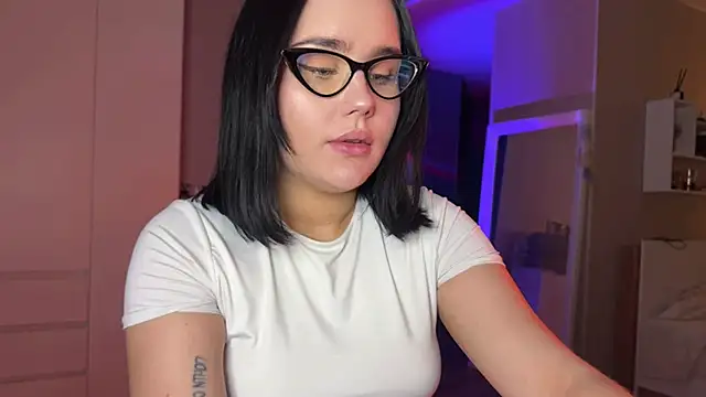 Snapshot of lola_raze chatting on May 2026 10:17:02 PM lola raze online show from May 2026 10:17:02 PM