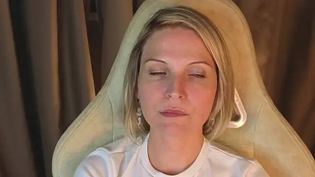 angelina wings online show from April 2026 10:21:02 PM