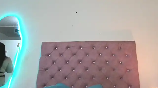 laurenlaine online show from June 2026 01:13:01 PM