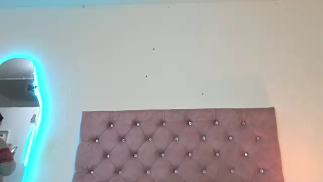 laurenlaine online show from June 2026 10:54:01 PM