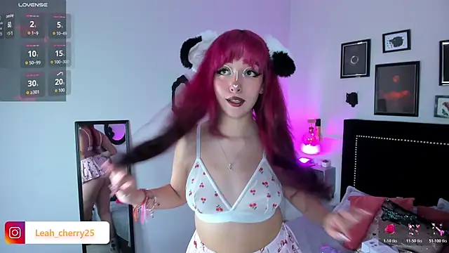 Snapshot of Leah_cherry chatting on April 2026 11:20:02 PM Leah cherry online show from April 2026 11:20:02 PM