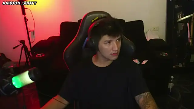 Snapshot of AAROON_SCOTT chatting on April 2026 10:03:02 PM AAROON SCOTT online show from April 2026 10:03:02 PM