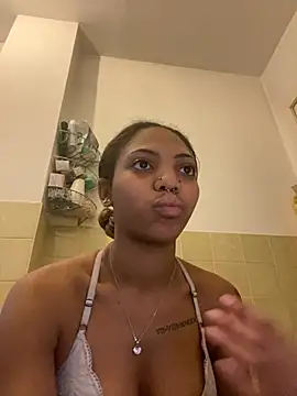 misstugaa25 online show from April 2026 06:34:01 PM