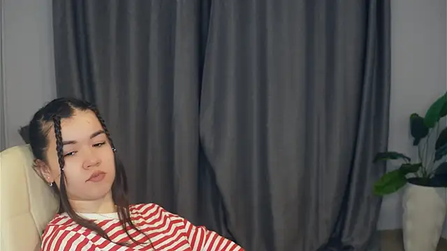 Snapshot of ShanaYock chatting on April 2026 01:38:01 PM ShanaYock online show from April 2026 01:38:01 PM