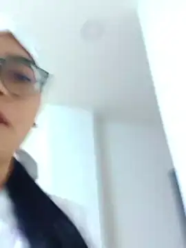 Snapshot of SOFI__10 chatting on April 2026 02:35:01 PM SOFI 10 online show from April 2026 02:35:01 PM