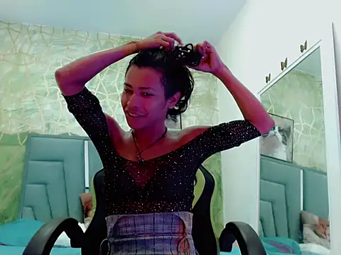 Naomisaenz01 online show from June 2026 09:38:01 PM