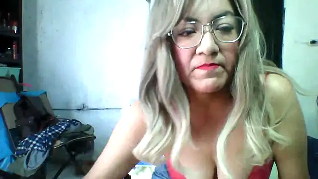 Snapshot of Mich76 chatting on April 2026 05:26:02 PM Mich76 online show from April 2026 05:26:02 PM