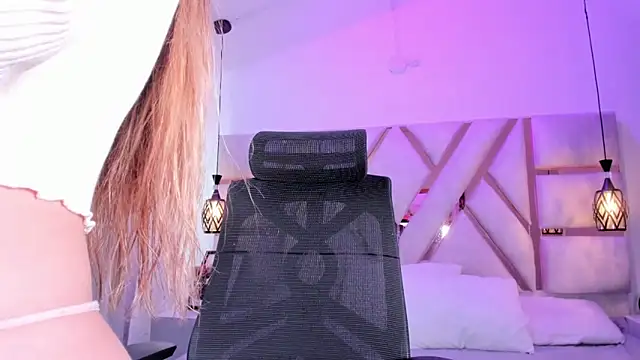 giigii hadidd online show from April 2026 07:20:02 PM