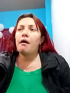 carolinhe26 online show from April 2026 01:03:01 PM