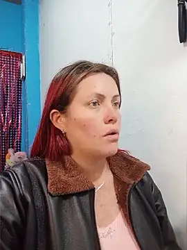 carolinhe26 online show from May 2026 09:09:02 PM