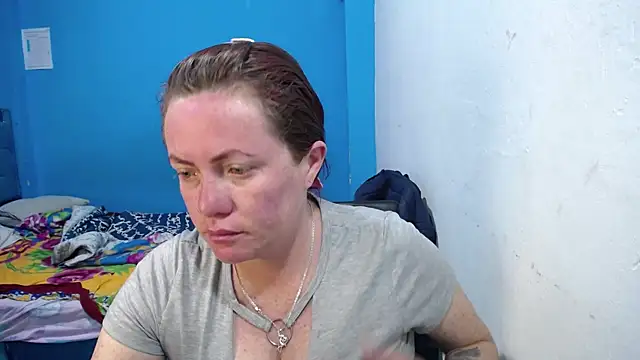 carolinhe26 online show from July 2026 03:38:02 PM