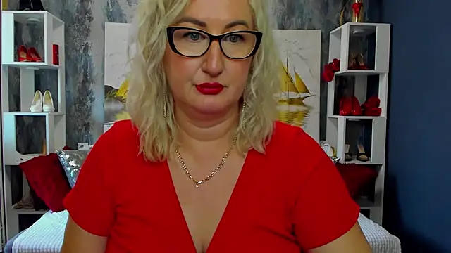 Snapshot of DianaFrances chatting on April 2026 09:27:01 AM DianaFrances online show from April 2026 09:27:01 AM