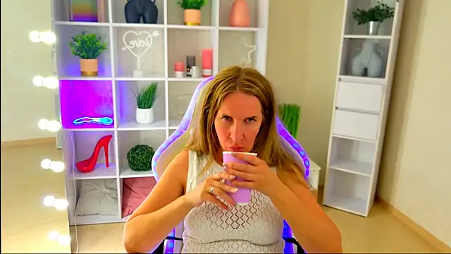 MollyLoll online show from July 2026 11:01:02 AM