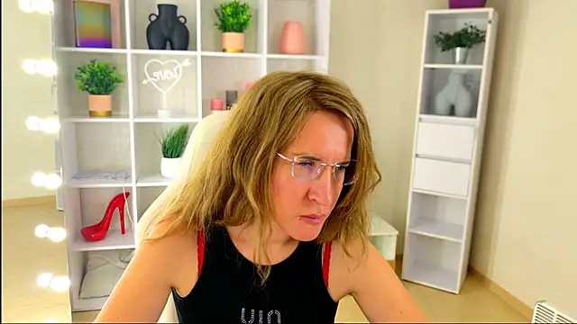 MollyLoll online show from July 2026 01:03:02 PM