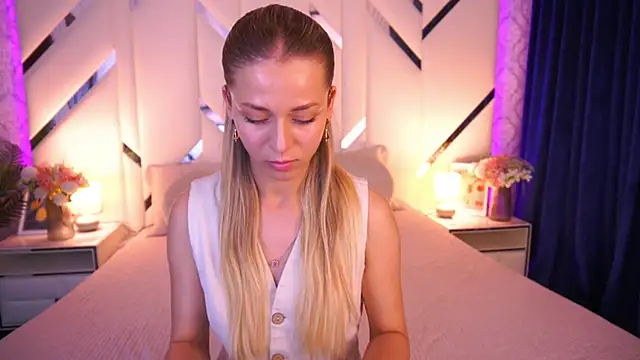 DoveLovee online show from May 2026 02:45:02 PM