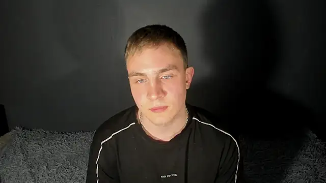 Snapshot of avrions chatting on April 2026 02:01:02 PM avrions online show from April 2026 02:01:02 PM