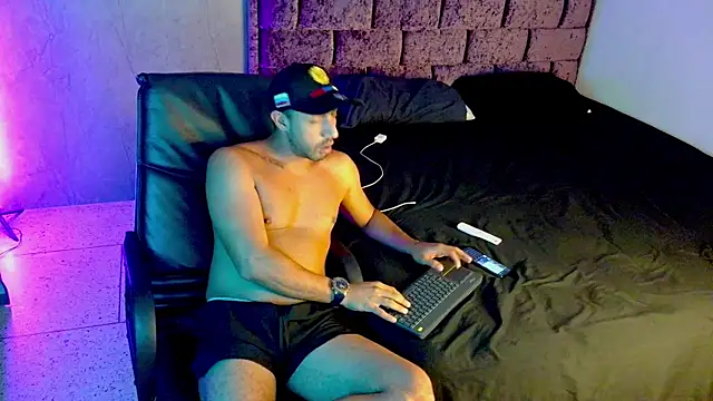 Snapshot of Habibis_club chatting on July 2026 08:37:01 PM Habibis club online show from July 2026 08:37:01 PM