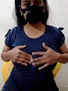 Snapshot of black-woman chatting on April 2026 04:12:02 PM black-woman online show from April 2026 04:12:02 PM