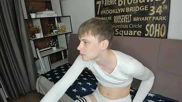 TwinkWhite online show from May 2026 09:10:01 PM