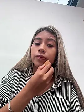 Kimmiebellarie online show from April 2026 01:02:01 PM