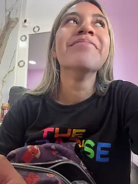 Kimmiebellarie online show from April 2026 02:03:02 PM