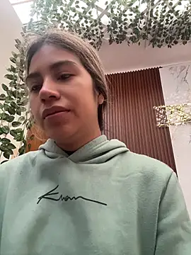 Kimmiebellarie online show from May 2026 12:12:02 PM