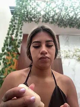 Kimmiebellarie online show from May 2026 01:28:01 PM