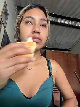 Kimmiebellarie online show from June 2026 04:53:01 PM
