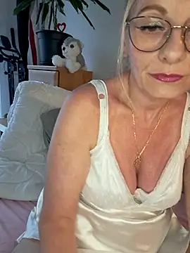 Blond lady czech online show from July 2026 05:45:01 PM